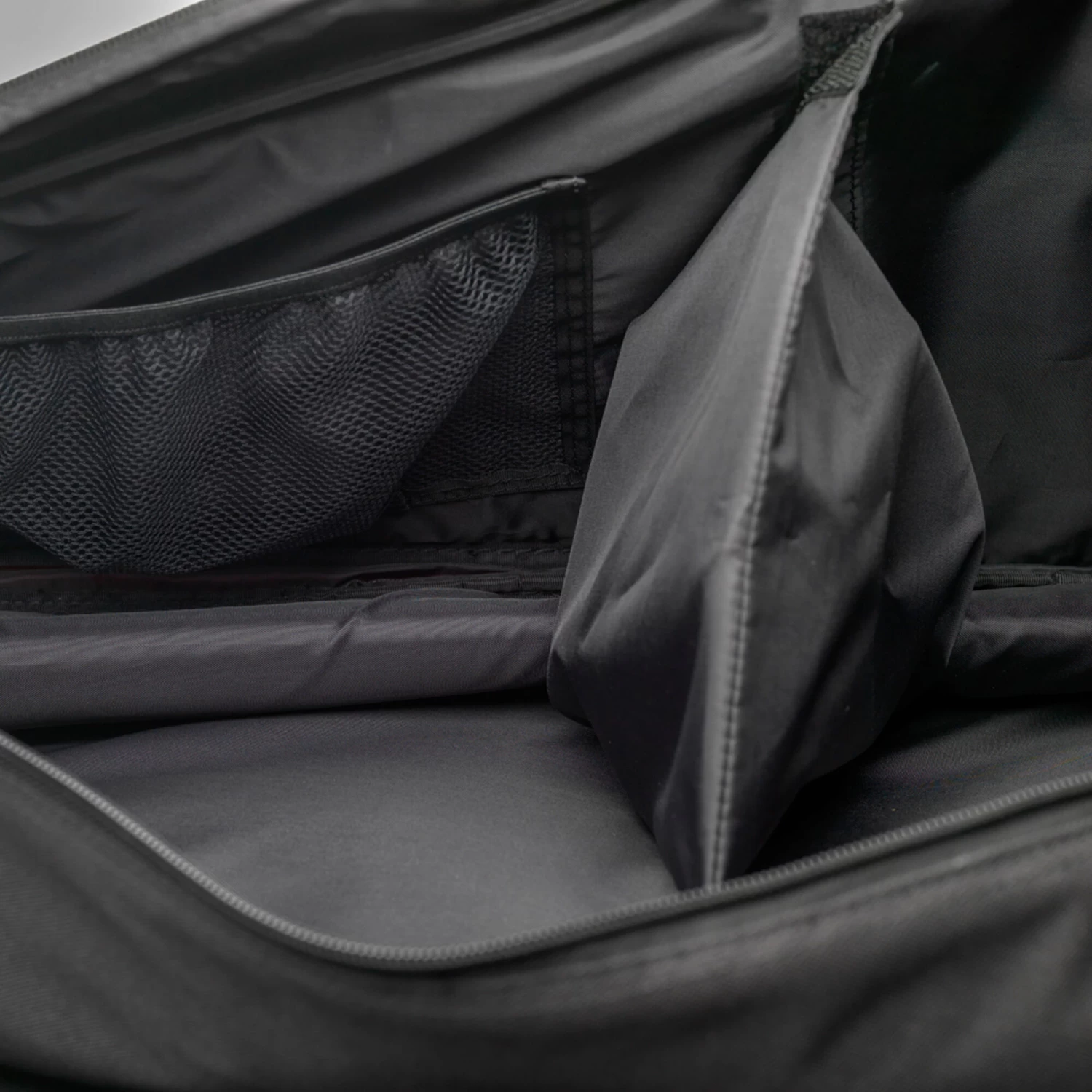 Dunlop CX Performance Thermo Schlägertasche 12er - Schwarz, Schwarz Glänzend 3 Dunlop CX Performance Thermo Schlägertasche 12er - Schwarz, Schwarz Glänzend